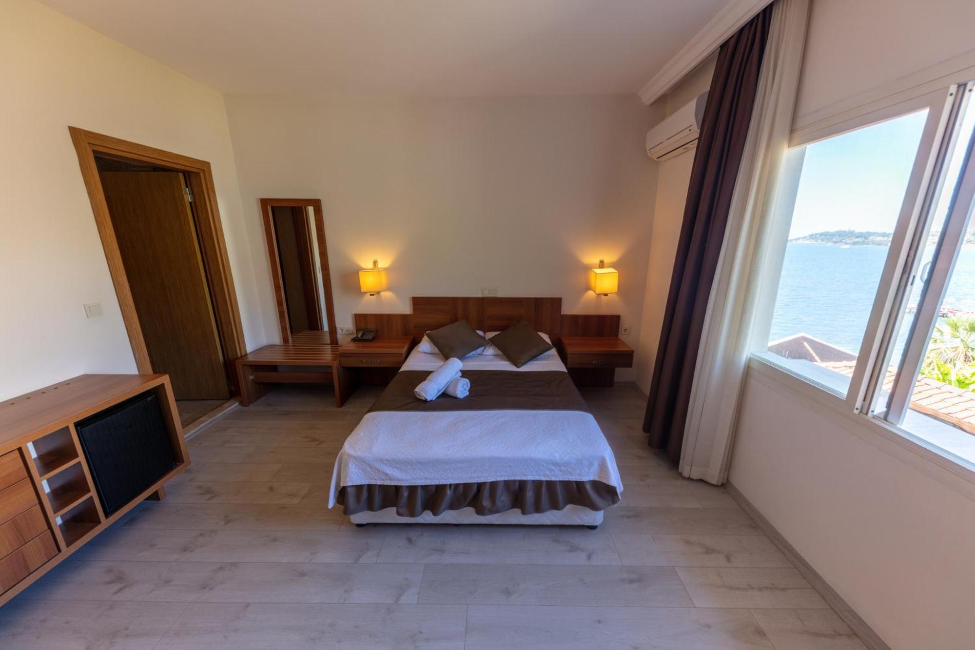 Melis Hotel Кушадасъ Екстериор снимка